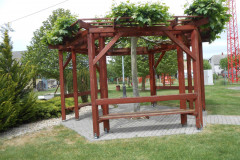 Pergola (a játszótér mellett)